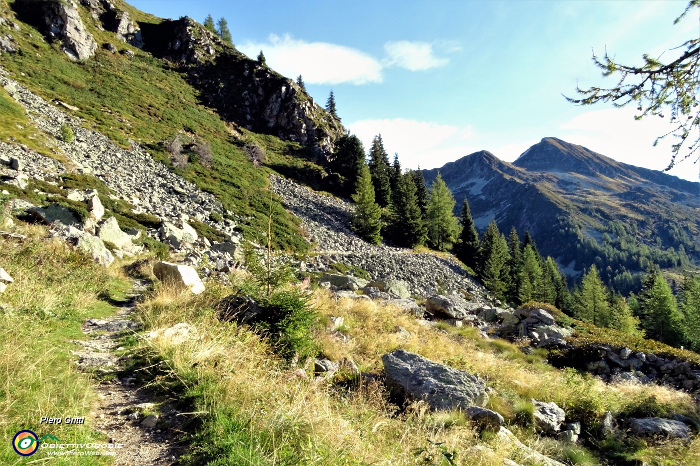 19 Sul sent. 101 con vista in Monte Valegino.JPG -                                
